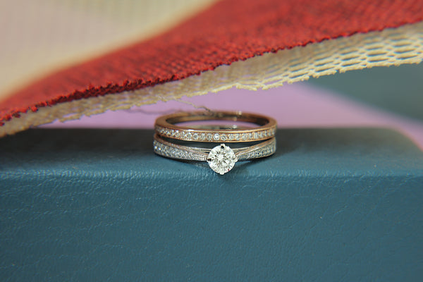 Elegant Bridal Ring Set with Solitaire and Diamond Bands