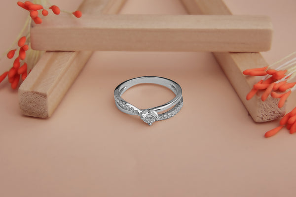 Elegant White Gold Diamond Ring with Twisted Band